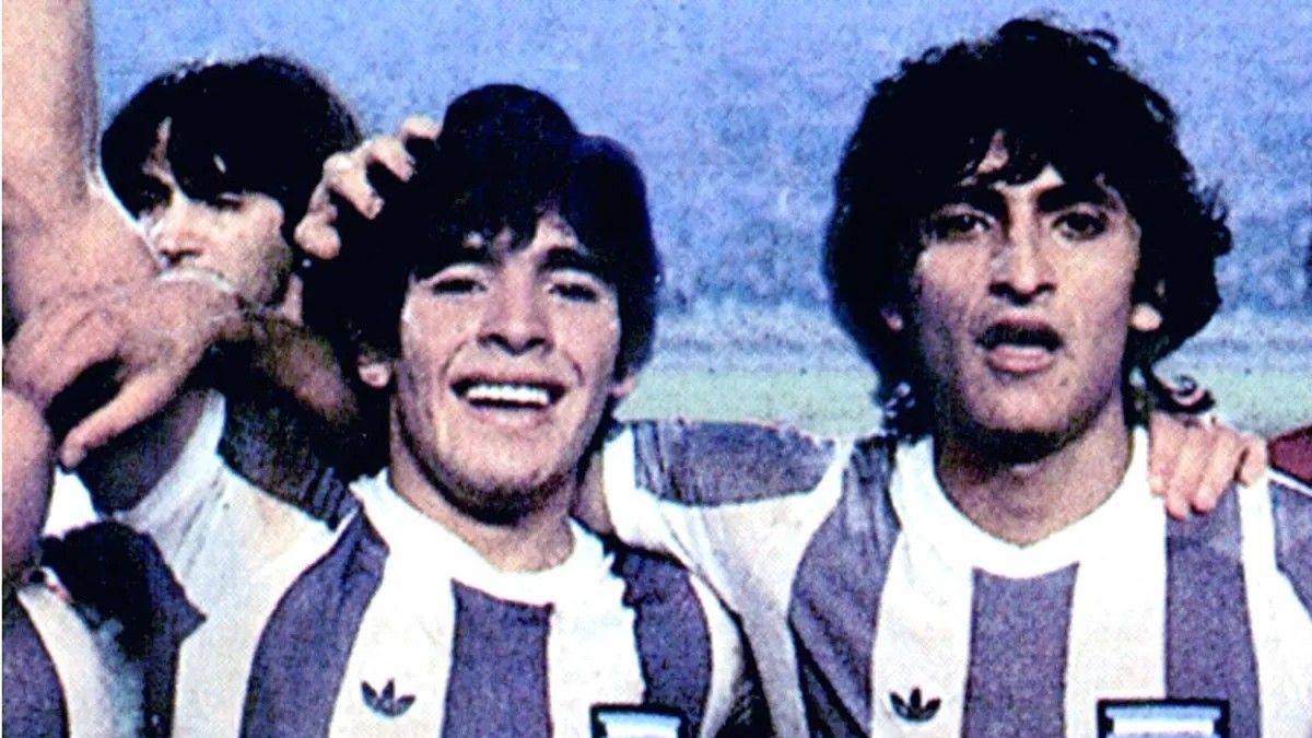 Otros tiempos: Maradona y Ramón Díaz celebrando el campeonato Juvenil 79 en Japón. 