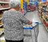 El Gobierno oficializó el beneficio para que jubilados de ANSES paguen menos en sus compras