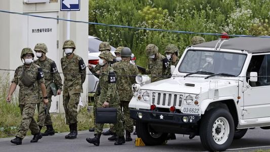 Otro ataque salvaje en Japón: un campo de entrenamiento, un rifle y un soldado fuera de control