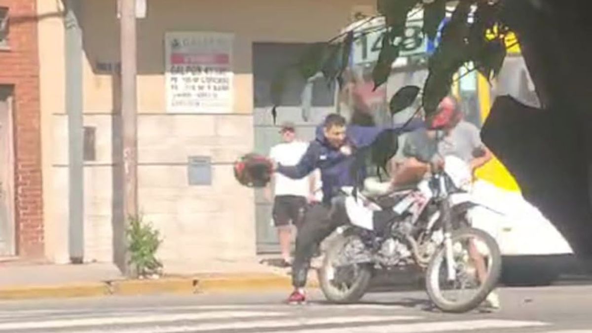 Hay dos detenidos por el asesinato motochorro en Quilmes: la impactante edad de uno de ellos. (Foto: captura de video)
