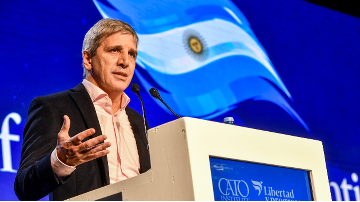 Luis Caputo confirmó que el Gobierno negociará un nuevo acuerdo con el FMI y buscará nueva plata.