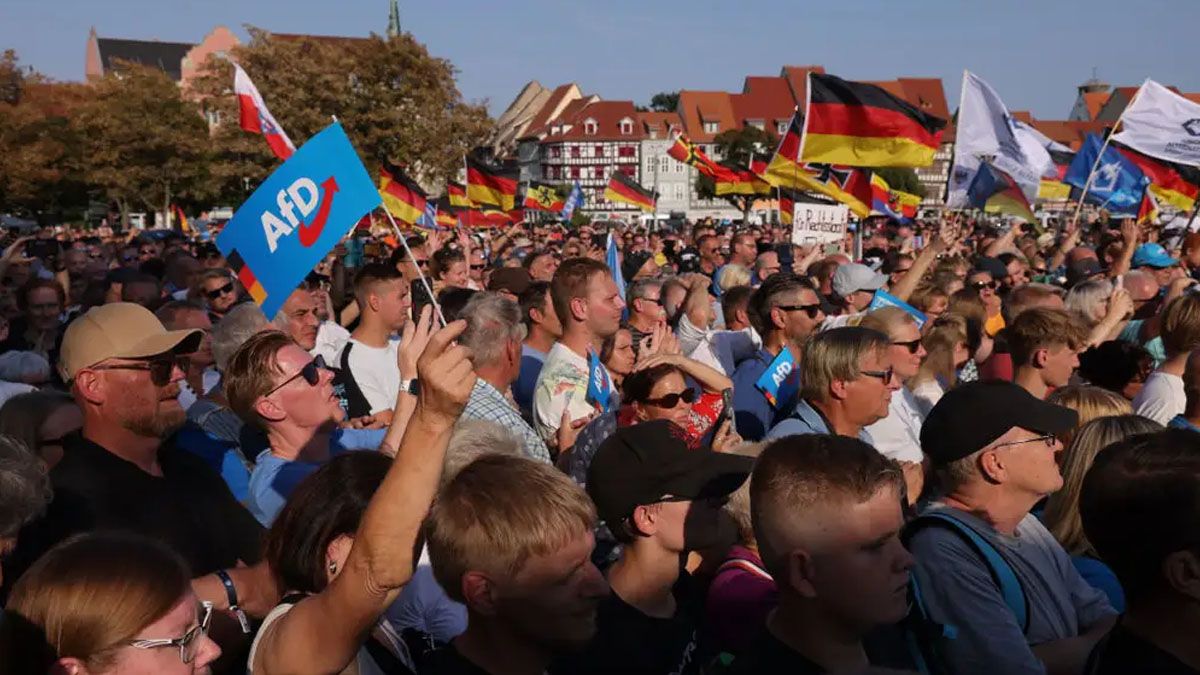 Festejo en Turingia por el triunfo de la extrema derecha, antieuropeísta y contrario a los migrantes, especialmente si son islamistas. (Foto: Gentileza Tagesspiegel)