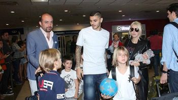 Wanda Nara y Mauro Icardi llegaron a la Argentina con 14 valijas