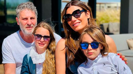 Flor de la V muy angustiada por un importante tema con sus dos hijos