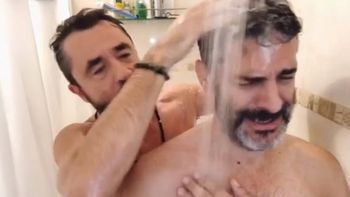 Desopilante entrevista de Pablo Granados a Leo Sbaraglia bajo la ducha