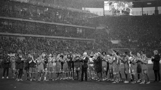 Bayern Munich y Hoffenheim jugaron los últimos 13 minutos sin atacarse por los insultos de los hinchas contra el dueño de Hoffenheim