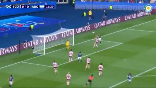 ¡No se puede creer!: la doble chance con la que Argentina pudo abrir el marcador antes del gol de Escocia