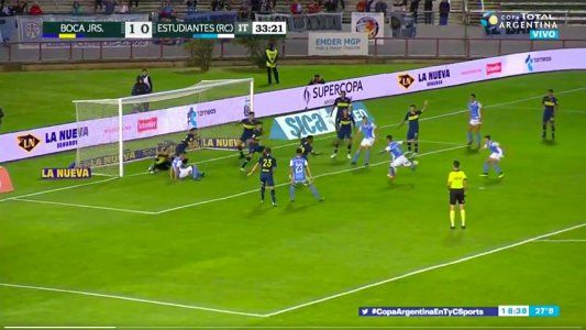 Insólito: Boca se salvó del empate ¡seis veces! en la misma jugada