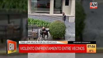 Así se pelean a las piñas dos vecinos en Vicente López