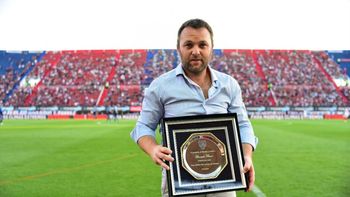 Violenta entradera al ex futbolista Bernardo Romeo en La Plata