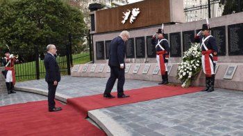 Histórico: el canciller británico homenajeó a los caídos argentinos en Malvinas