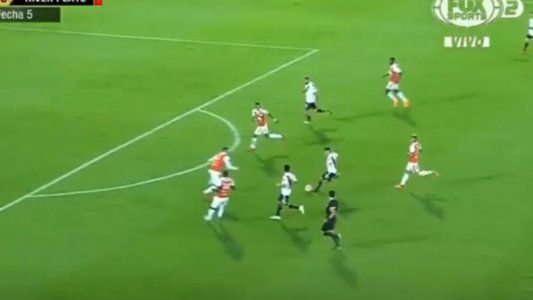 River-Independiente Santa Fe: el video de la gran asistencia de Quintero, que dejó a cuatro rivales parados, para el gol de Pratto