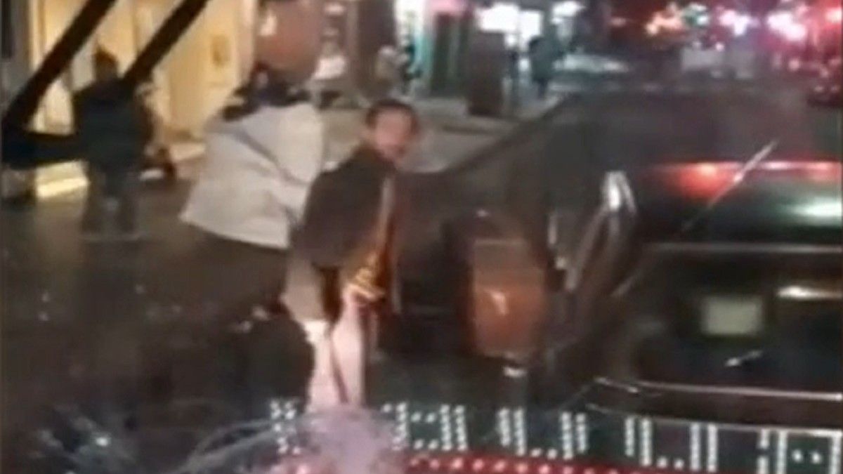 Furia en Palermo. Ocurrió en la esquina de Paraguay y Jean Jaures.