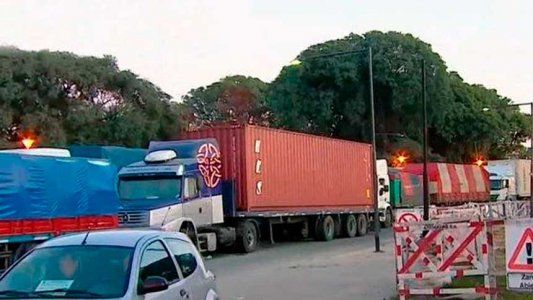 Cortes de camioneros autoconvocados complican la circulación en varios puntos de la ciudad