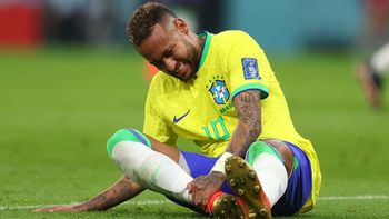 Fuerte preocupación en Brasil: Neymar se lesionó el tobillo, salió llorando y habló el médico