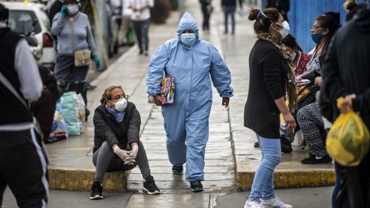 Perú dice que los contagios por COVID-19 están en una meseta, pero la OPS advierte que los casos se aceleran