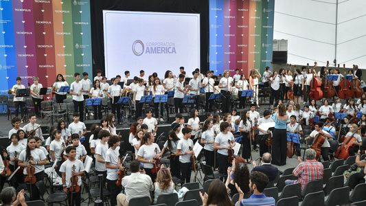 La orquesta infantil argentina Manuel Belgrano en Tecnópolis