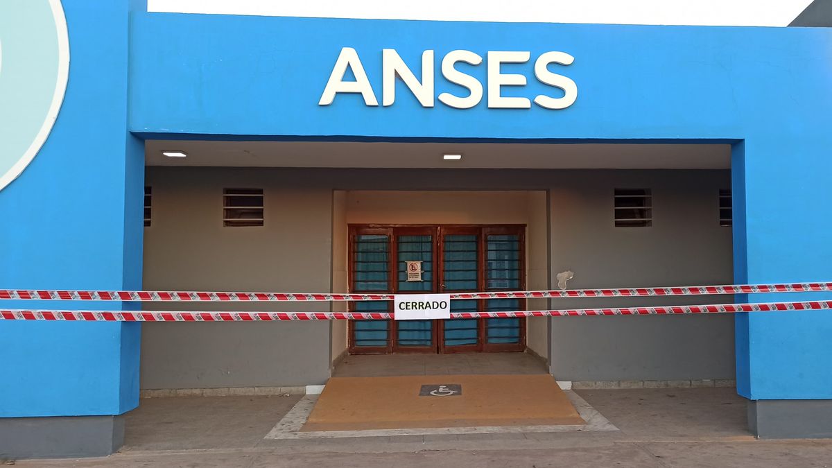 Denuncian el cierre de 60 oficinas de la Anses y el despido de 1300  empleados: ¿Cuáles dejarán de funcionar?