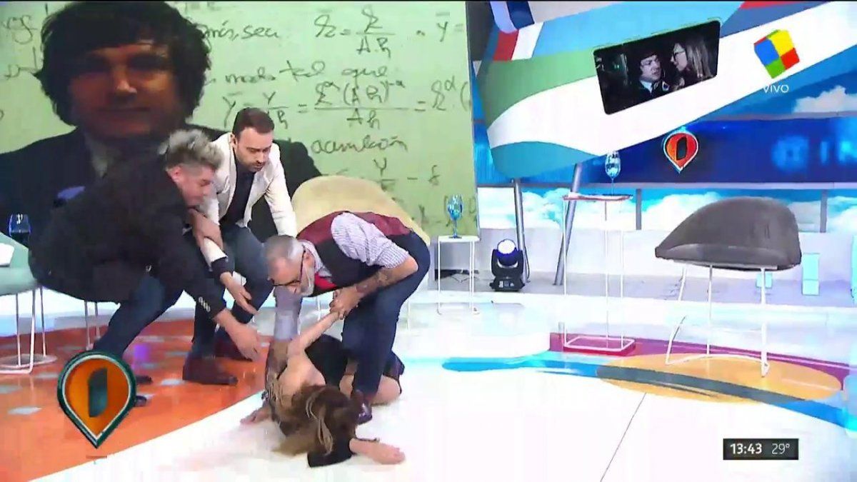 La cantante Daniela se desmayó en Intrusos mientras era entrevistada por Jorge Rial