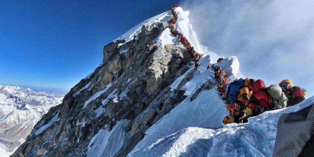 Ya son diez los alpinistas muertos por la inédita congestión en el Everest