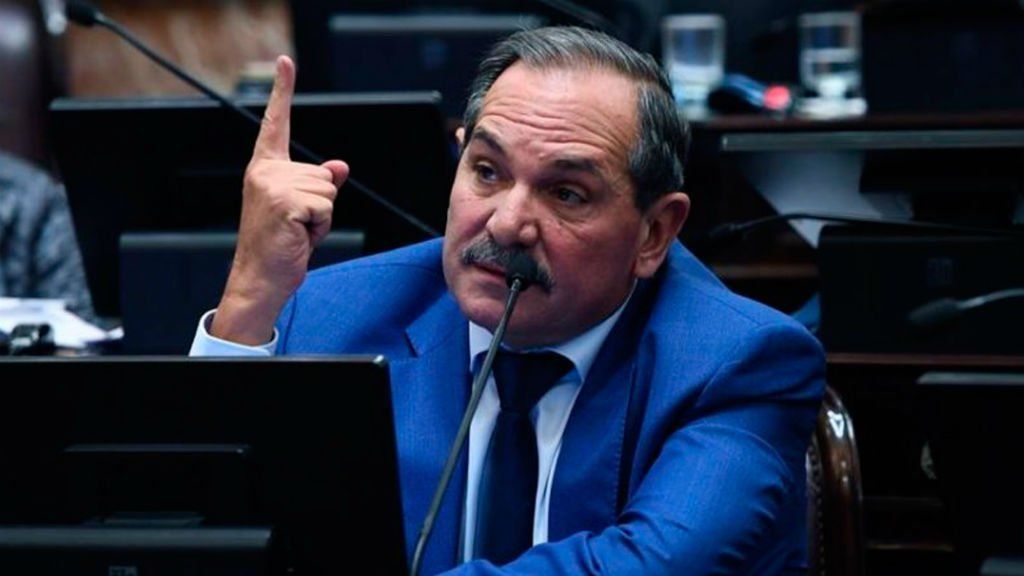 Tras la denuncia de abuso sexual, Alperovich pidió licencia en el Senado