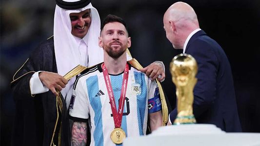 La fortuna que le ofrecieron a Lionel Messi por el bisht del Mundial Qatar 2022