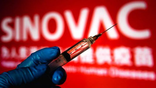 Vacunas para el fútbol: CONMEBOL recibirá 50 mil dosis de Sinovac para los inocular a los planteles