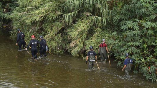 Encontraron muerto al bebé al que su papá de 16 años tiró al río