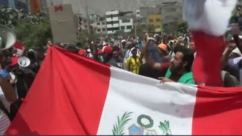 Crisis política en Perú: ya son 18 los muertos por la violencia social y dictan 18 meses de prisión a Pedro Castillo
