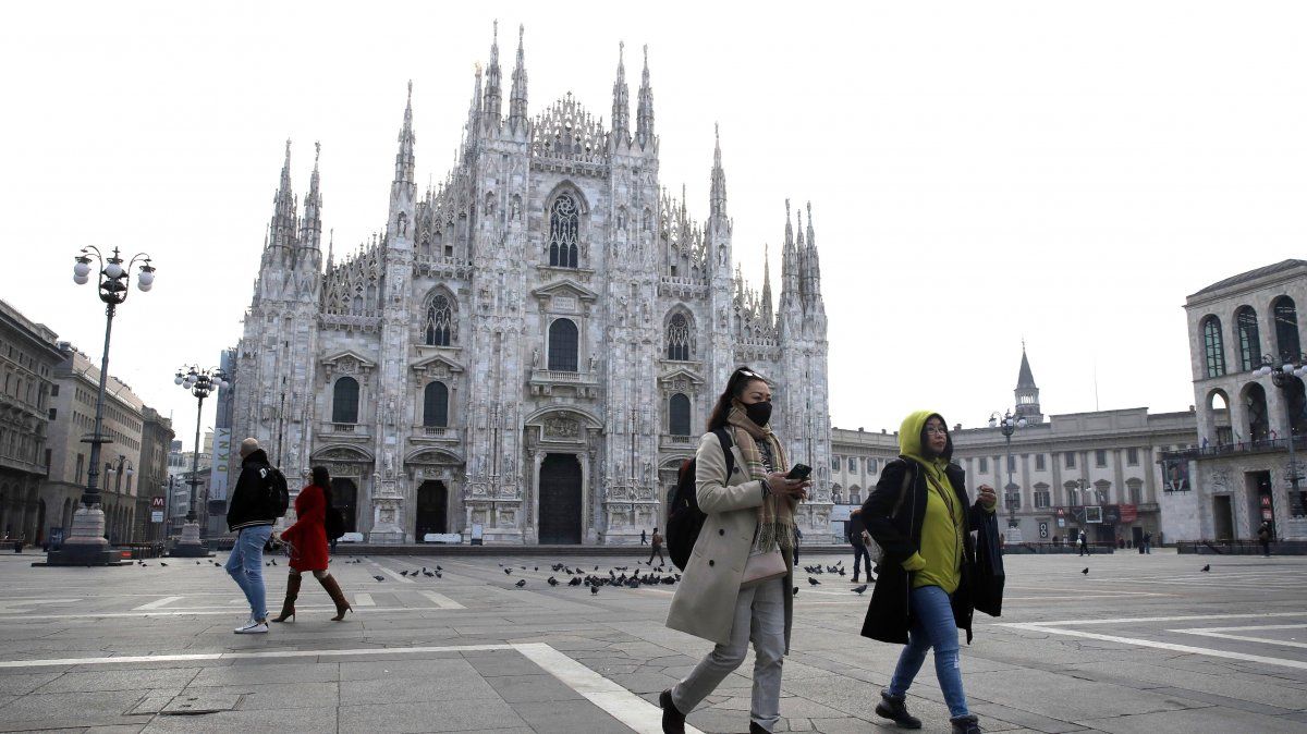 Italia no logra domar la pandemia y confirmó un pico de 475 muertes en un día