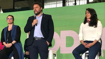Leandro Santoro cerró con un discurso la campaña del Frente de Todos porteño. Leandro Santoro cerró con un discurso la campaña del Frente de Todos porteño.
