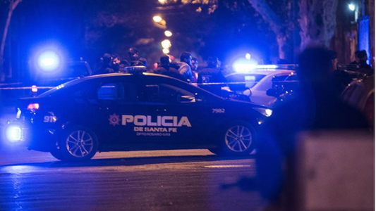 Rosario violento: un nene de dos años y su tío fueron baleados mientras estaban sentados en la vereda