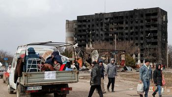A 25 días del inicio de la guerra, Ucrania denuncia nuevo bombardeo ruso contra un refugio antibomba en Mariupol