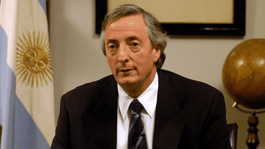 Nueva medida: el gobierno saca el nombre de Néstor Kirchner de un emblemático edificio público