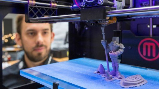 ¿Cómo funciona una impresora 3D y qué se puede hacer con ella?