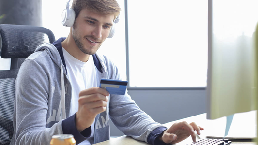 Cómo es la nueva estafa del mail que vacía todas las tarjetas y que nadie se da cuenta