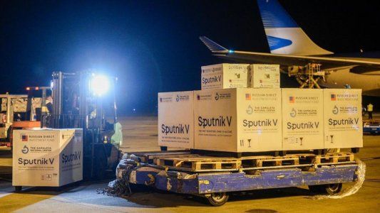 Partió otro vuelo rumbo a Rusia para buscar vacunas