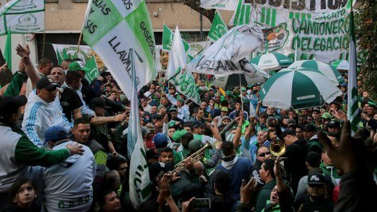 Según la CGT y la CTA, la inflación de enero fue de 2,7%