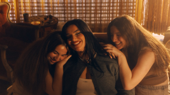 Luz Gaggi presenta su nuevo single Flores