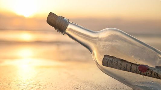Impresionante: escribió una carta con su madre, la tiró al mar en una botella y 24 años volvió a sus manos