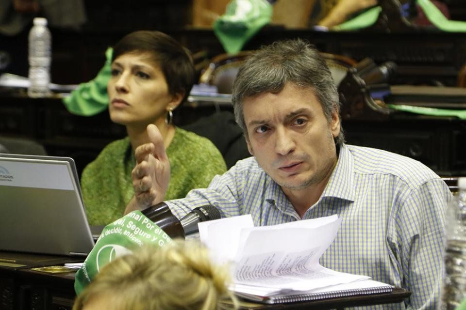 Máximo Kirchner juró como diputado y afirmó: Tenemos la responsabilidad de no defraudar