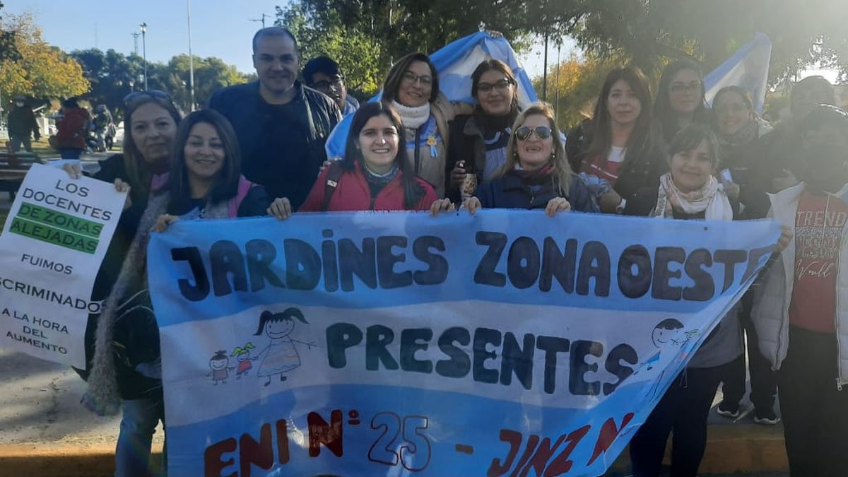 Maestros autoconvocados reclaman a la provincia de San Juan por mejores salarios