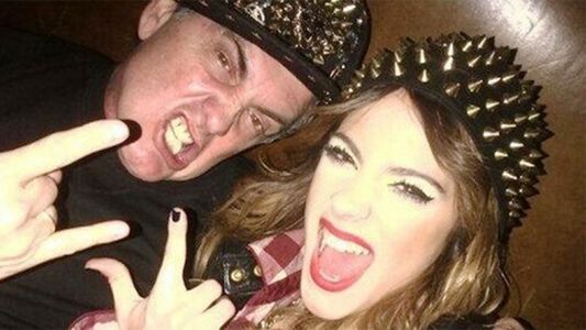 Alejandro Stoessel es un suegro distinto y publicó una foto de Violetta y Peter Lanzani a los besos