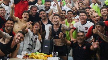 ¿La suerte del campeón? El jugador de Patronato que mostró todo en el vestuario después de eliminar a Boca