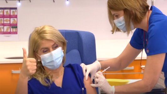 Europa inició una masiva campaña de vacunación: ¿Cómo y cuánto se está vacunando en cada país?