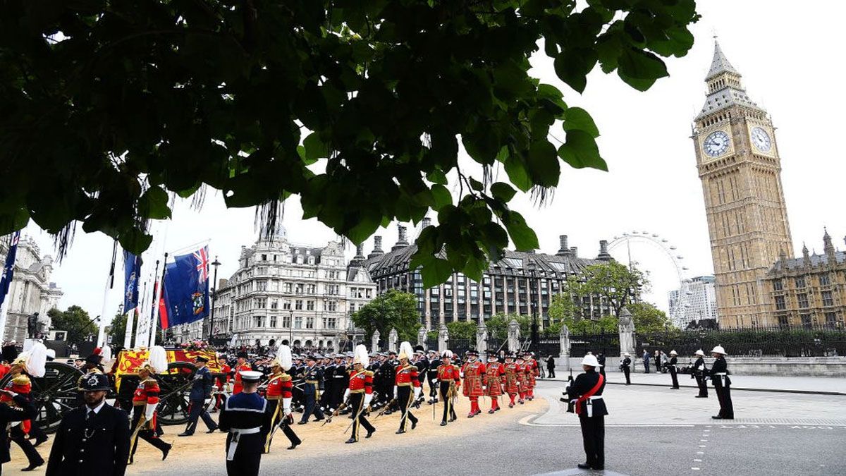 El  inicio del cortejo por las calles de Londres, con el Big Ben de fondo ( Foto: Gentileza Town & Country)