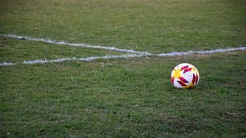 dolor: jugaba al futbol con su hijo y sus amigos, se cayo y murio dolor: jugaba al futbol con su hijo y sus amigos, se cayo y murio