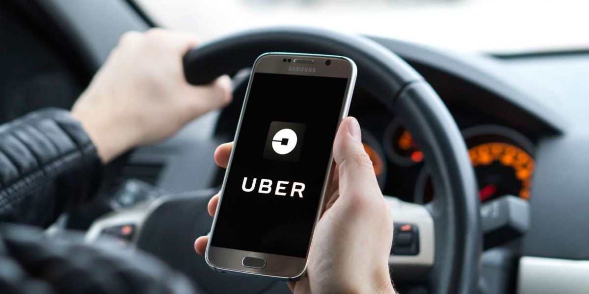 Una mujer llamó a Uber para ir a un motel con su amante y los pasó a buscar su esposo