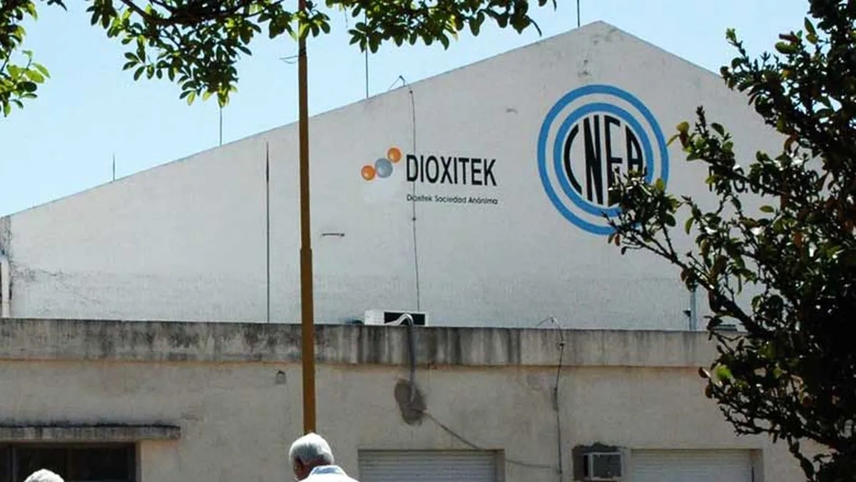 Dioxitek es una sociedad an&oacute;nima de capital estatal (CNEA, Ministerio de Econom&iacute;a y con el 1% de Mendoza). Es la &uacute;nica instalaci&oacute;n en el pa&iacute;s capaz de purificar el uranio y transformarlo en di&oacute;xido de uranio.