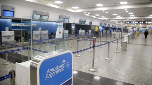 Paro de pilotos de Aerolíneas: más de 22 vuelos fueron cancelados y 6.000 pasajeros se verán afectados